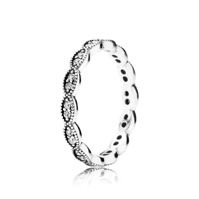 Pandora Sølvring med Zirkonia – Funklende Bladdesign